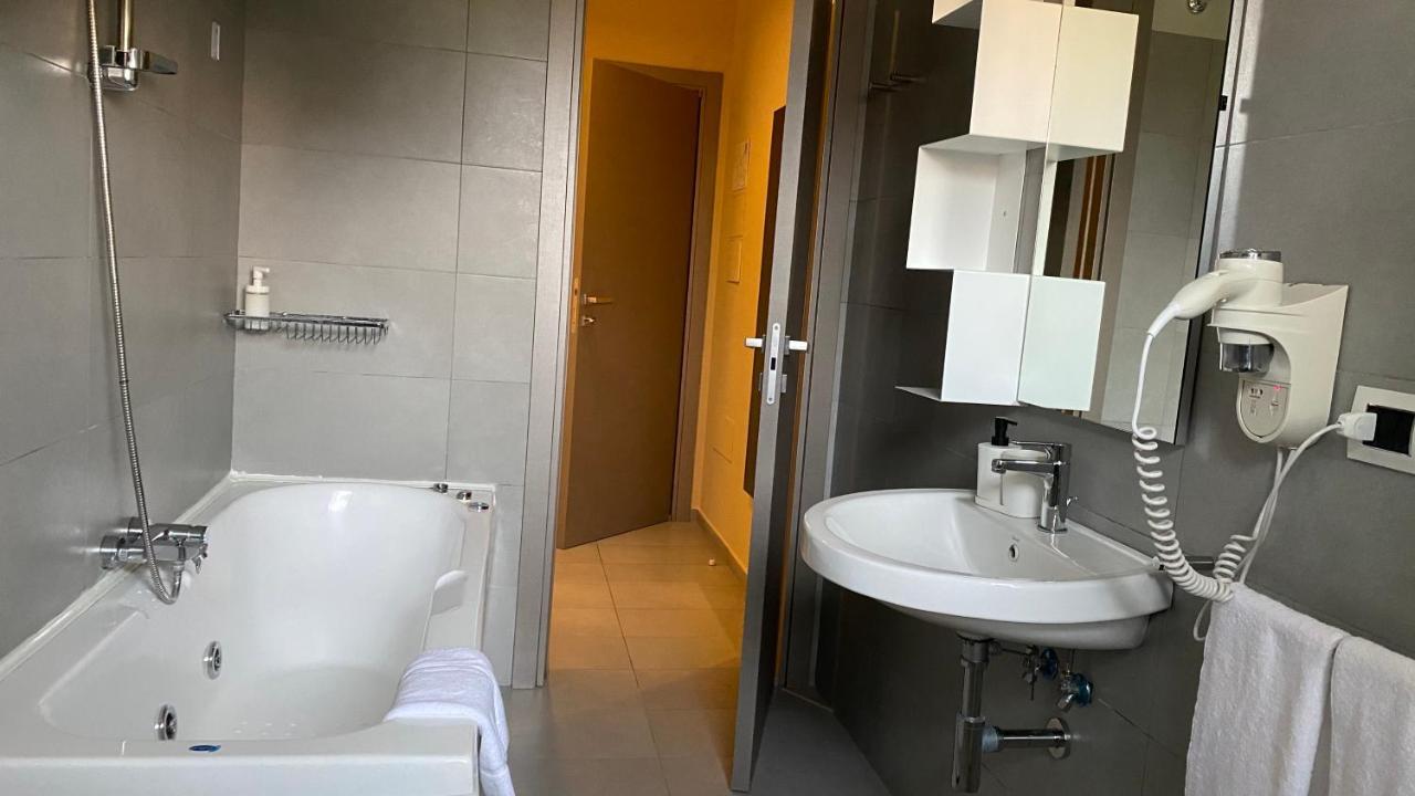 Victoria Hotel Pomigliano d'Arco Luaran gambar